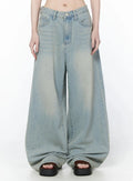 Zion Light Wash Wide-Leg Jeans IY514