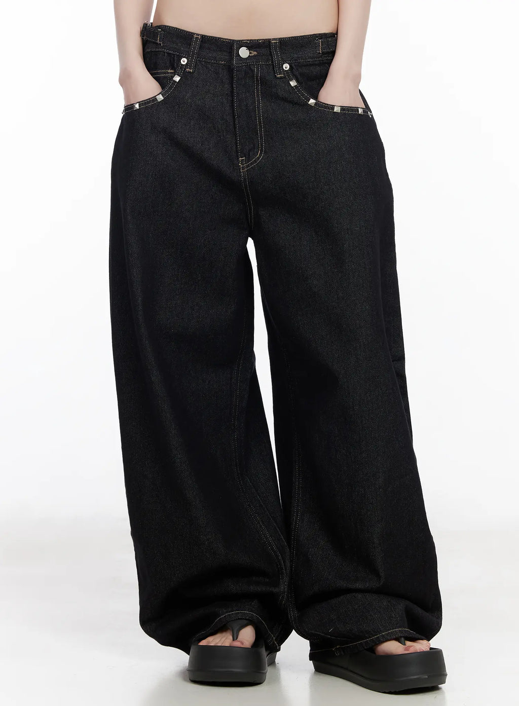 Dulce Studded Wide-Leg Jeans CM526
