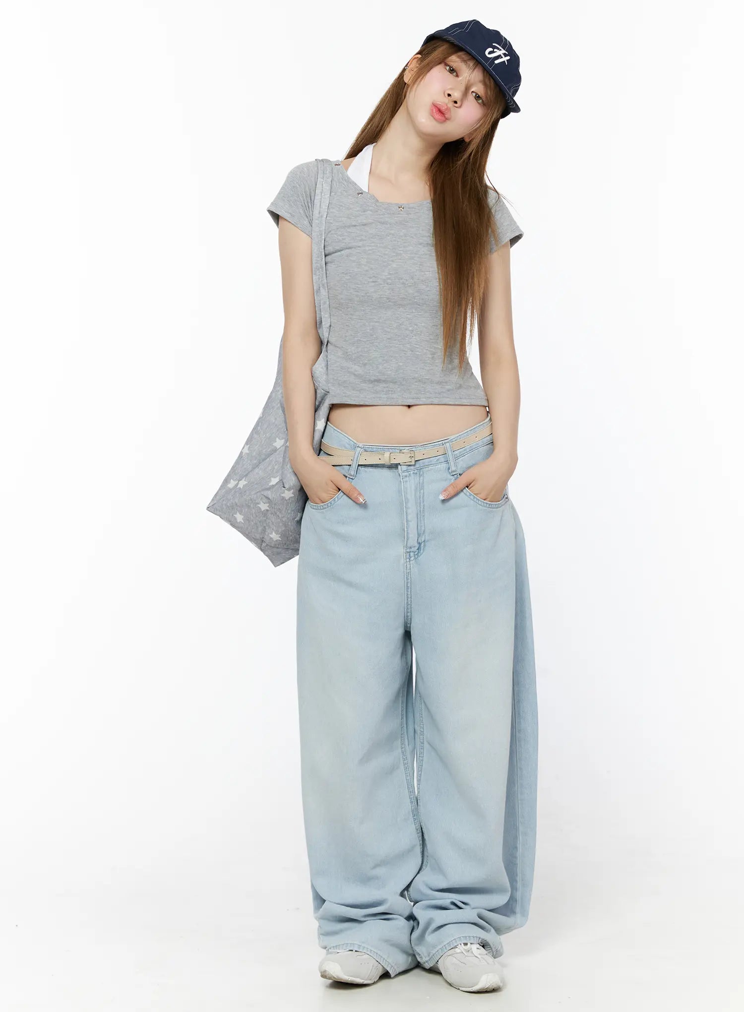 Ash Loose Fit Light-Washed Jeans IU515