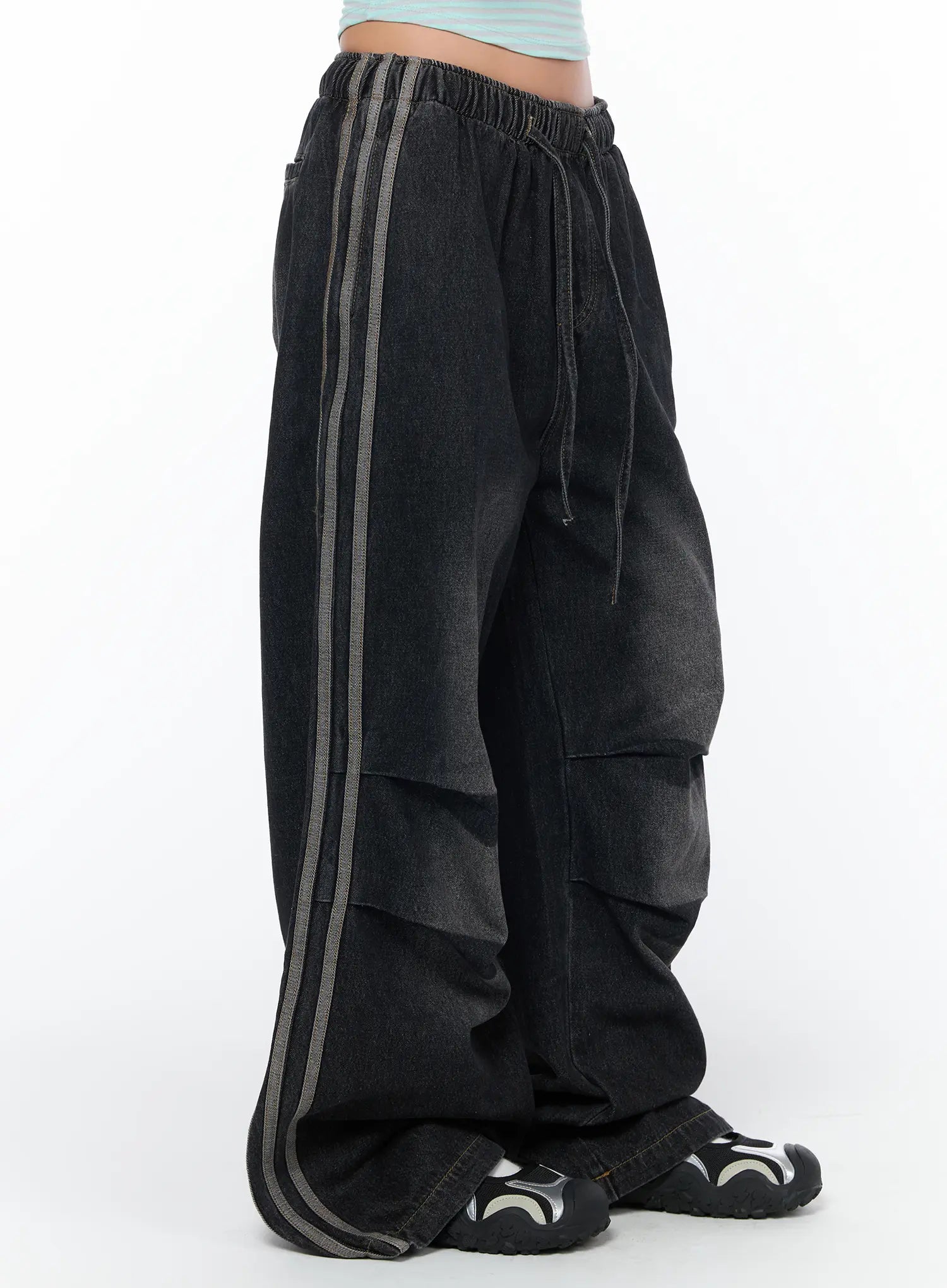 Raelyn Wide Leg Track Balloon Jeans CA515