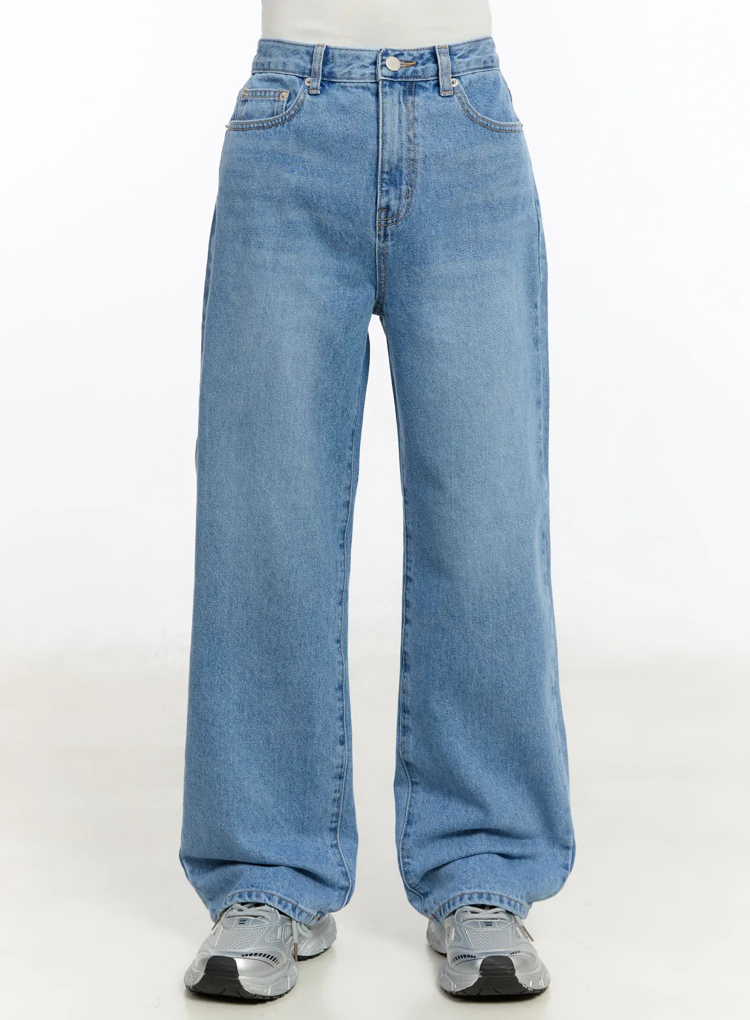 Zuri Classic Straight Jeans CM505