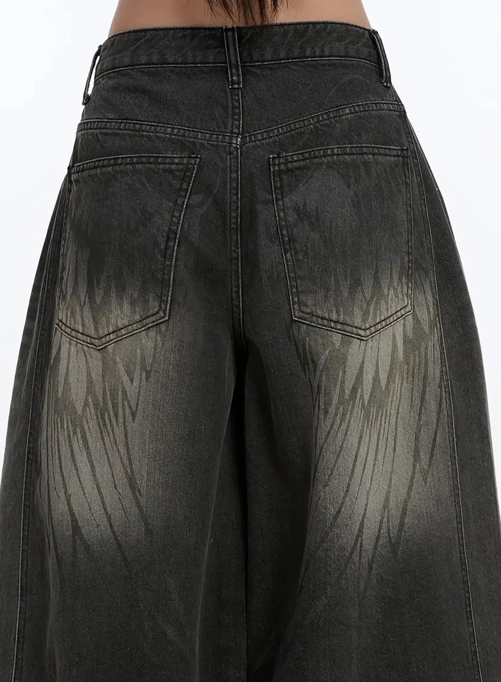 Yunho Oversized Wing Print Jeans IF526