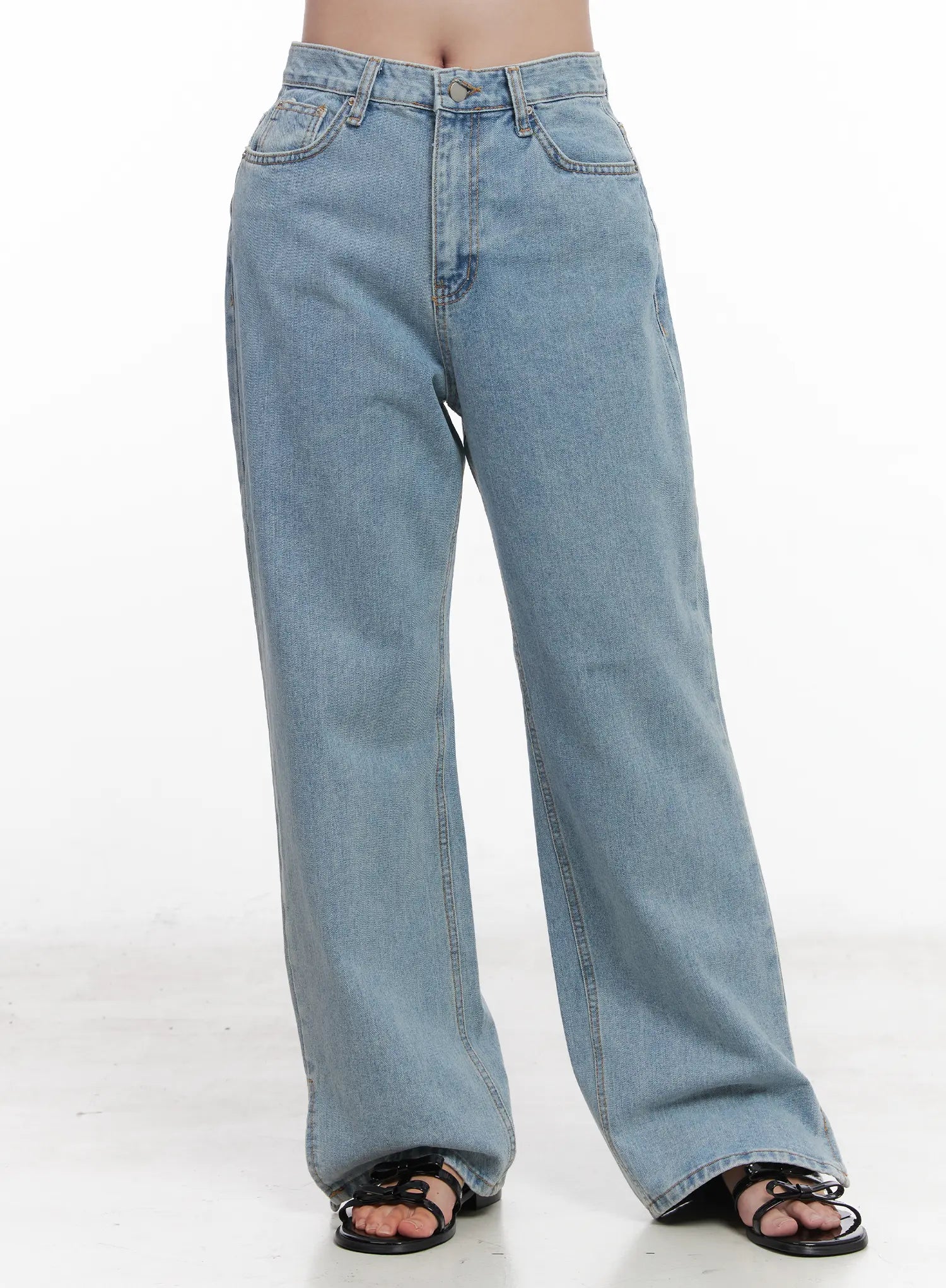 Hyuna Slit Straight-Fit Jeans CU525