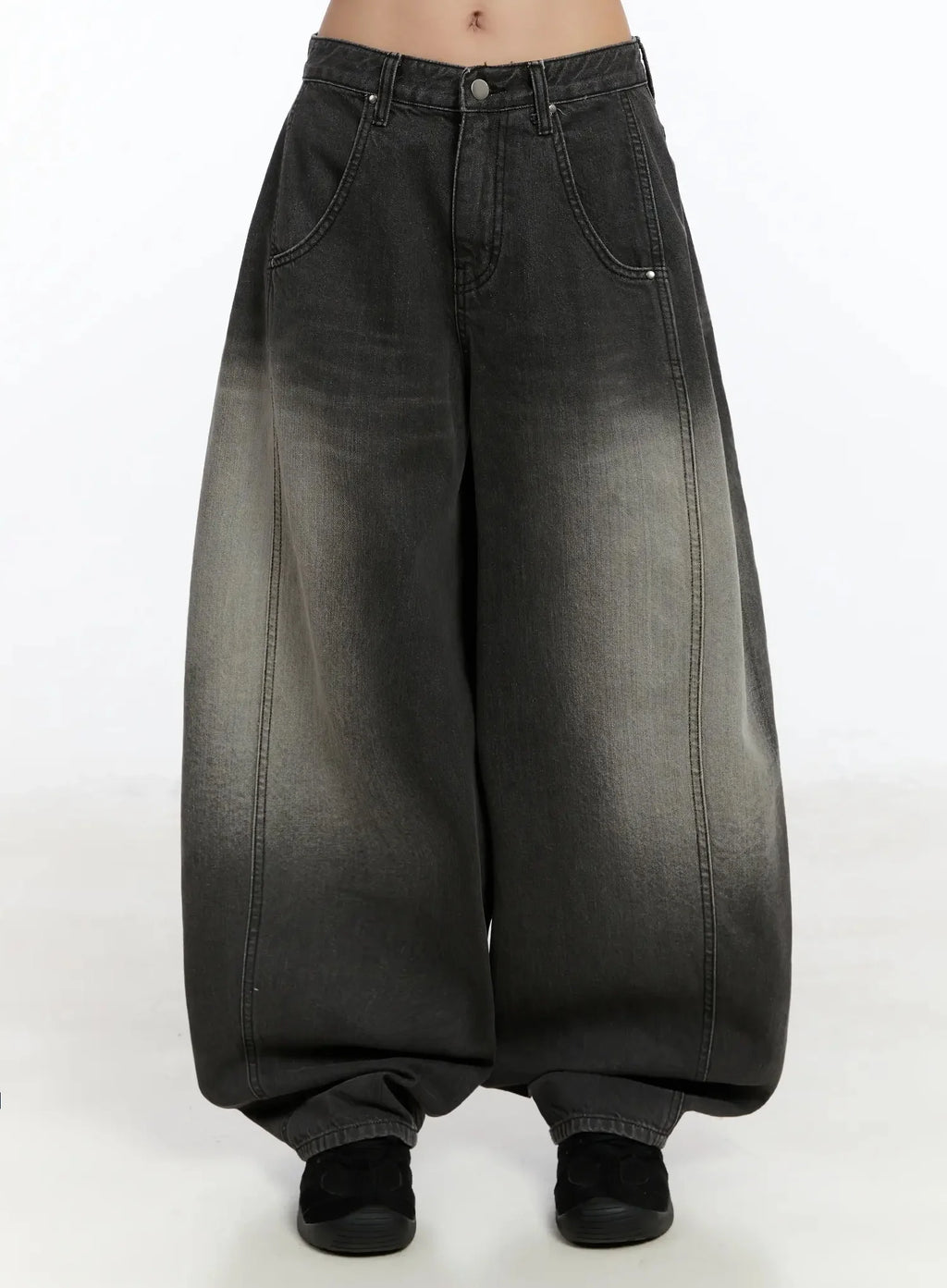 Yunho Oversized Wing Print Jeans IF526