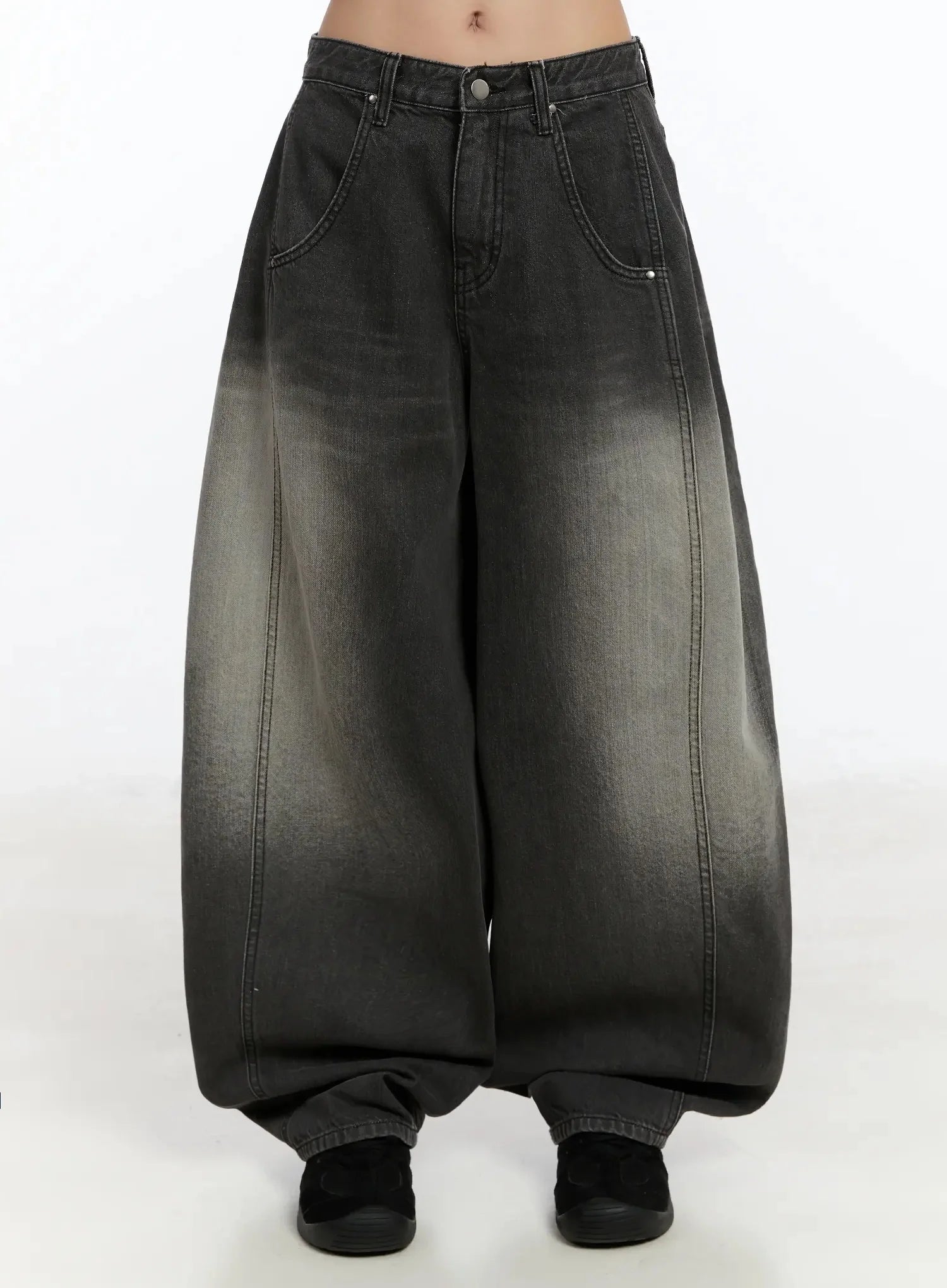 Yunho Oversized Wing Print Jeans IF526