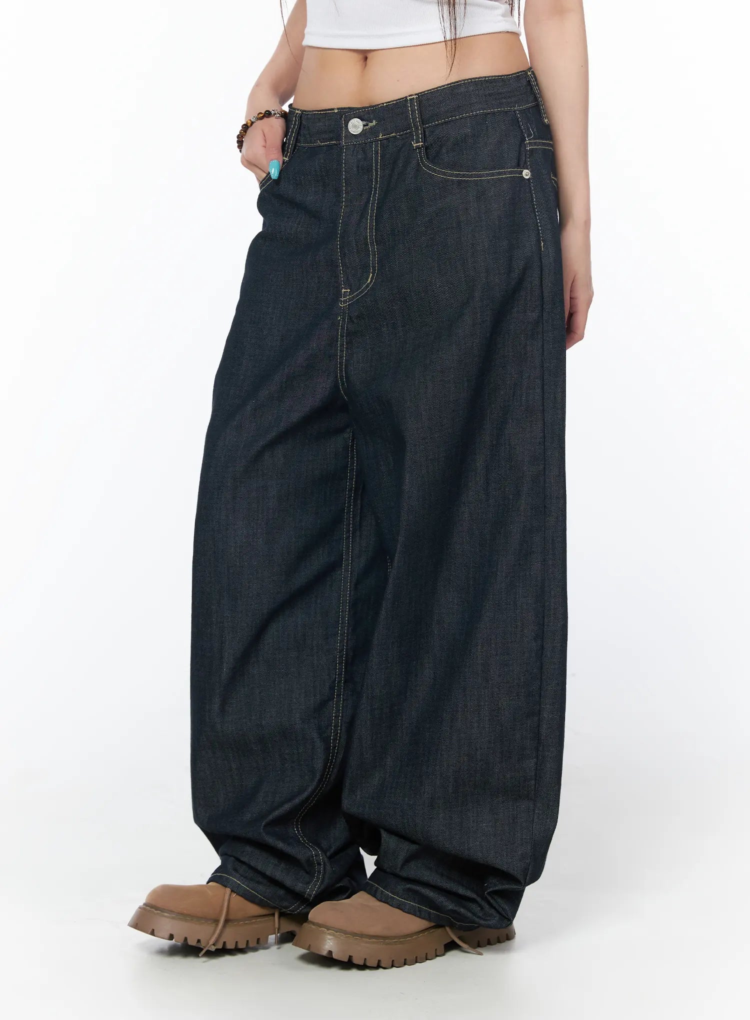 Isa Loose-Fit Jeans CY529