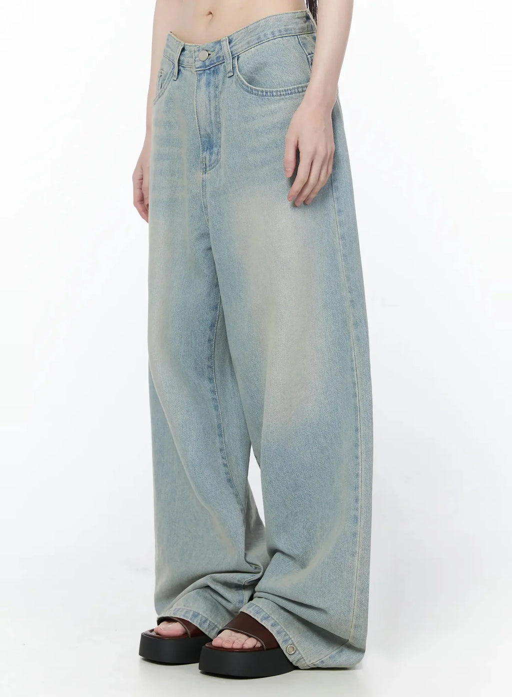 Zion Light Wash Wide-Leg Jeans IY514
