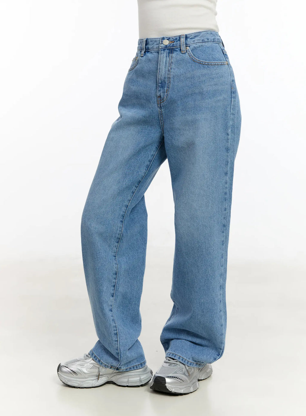 Zuri Classic Straight Jeans CM505