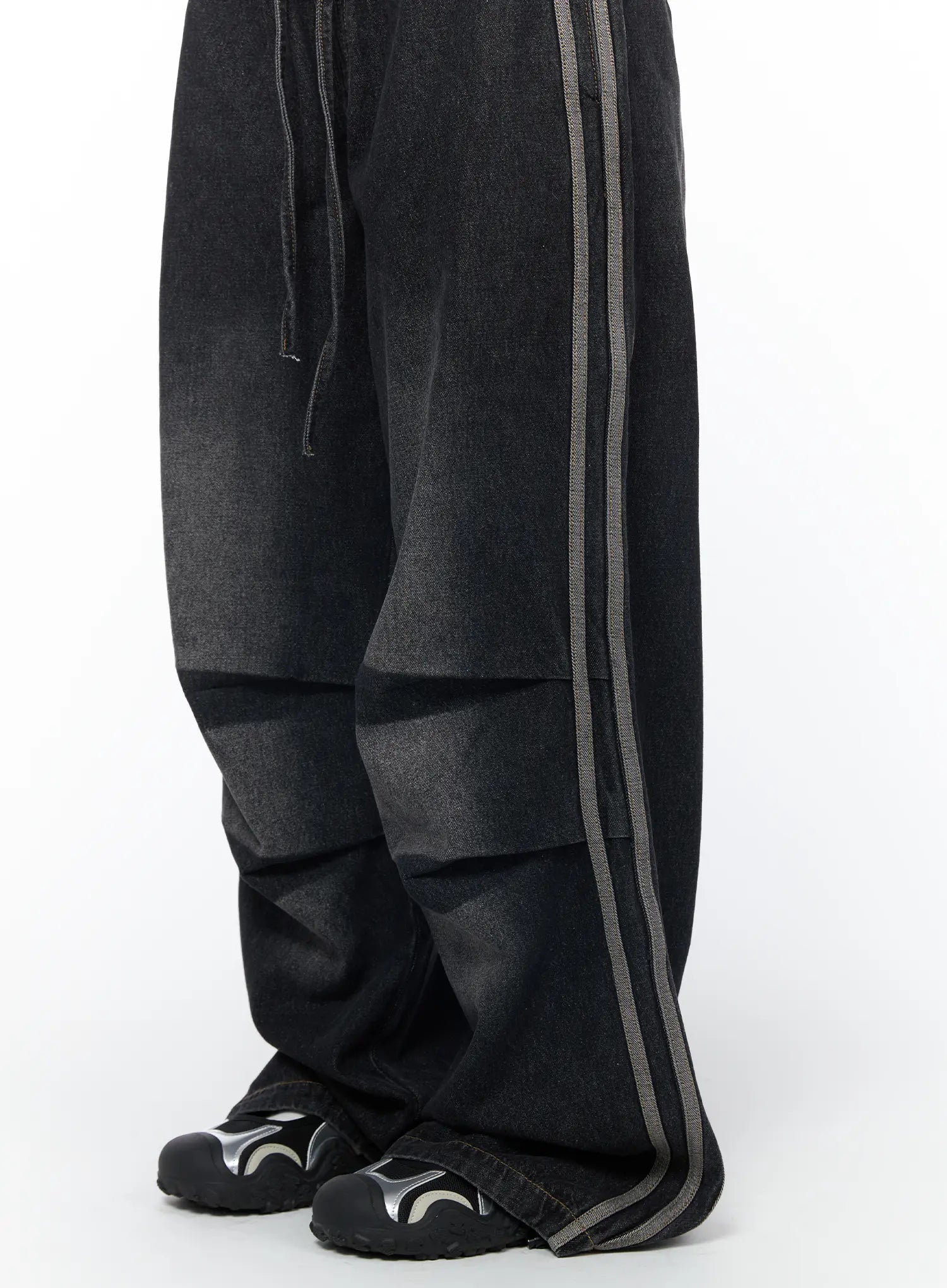 Raelyn Wide Leg Track Balloon Jeans CA515