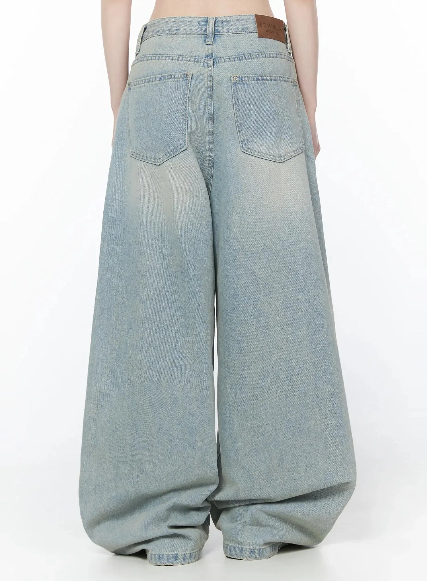 Zion Light Wash Wide-Leg Jeans IY514