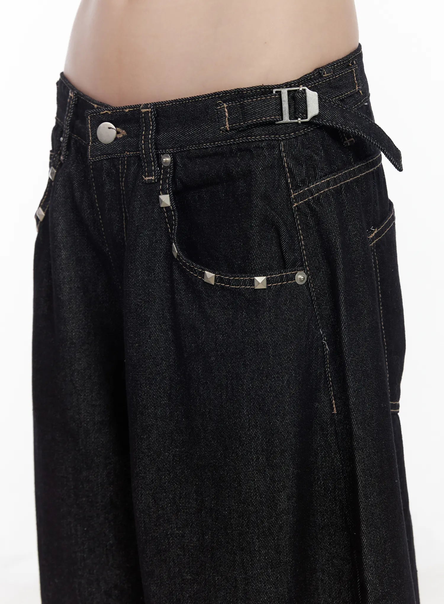 Dulce Studded Wide-Leg Jeans CM526