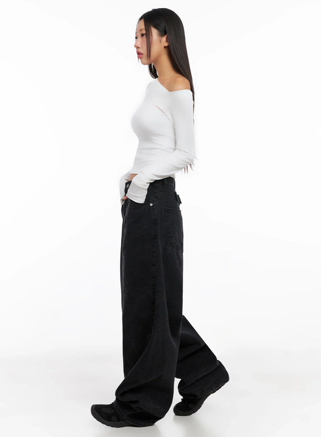 Sunwoo Embroidered Wide Leg Jeans IG528