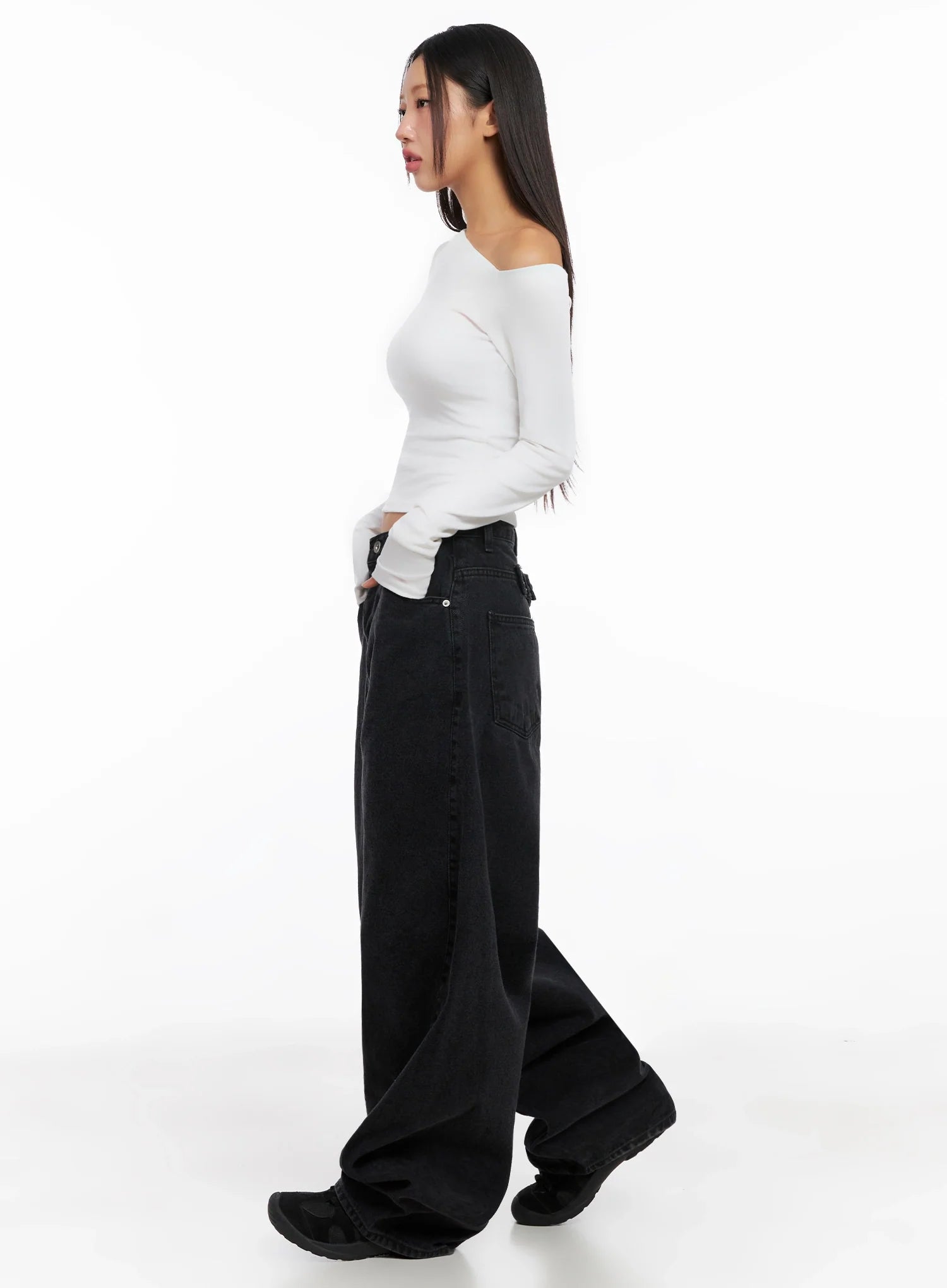 Sunwoo Embroidered Wide Leg Jeans IG528
