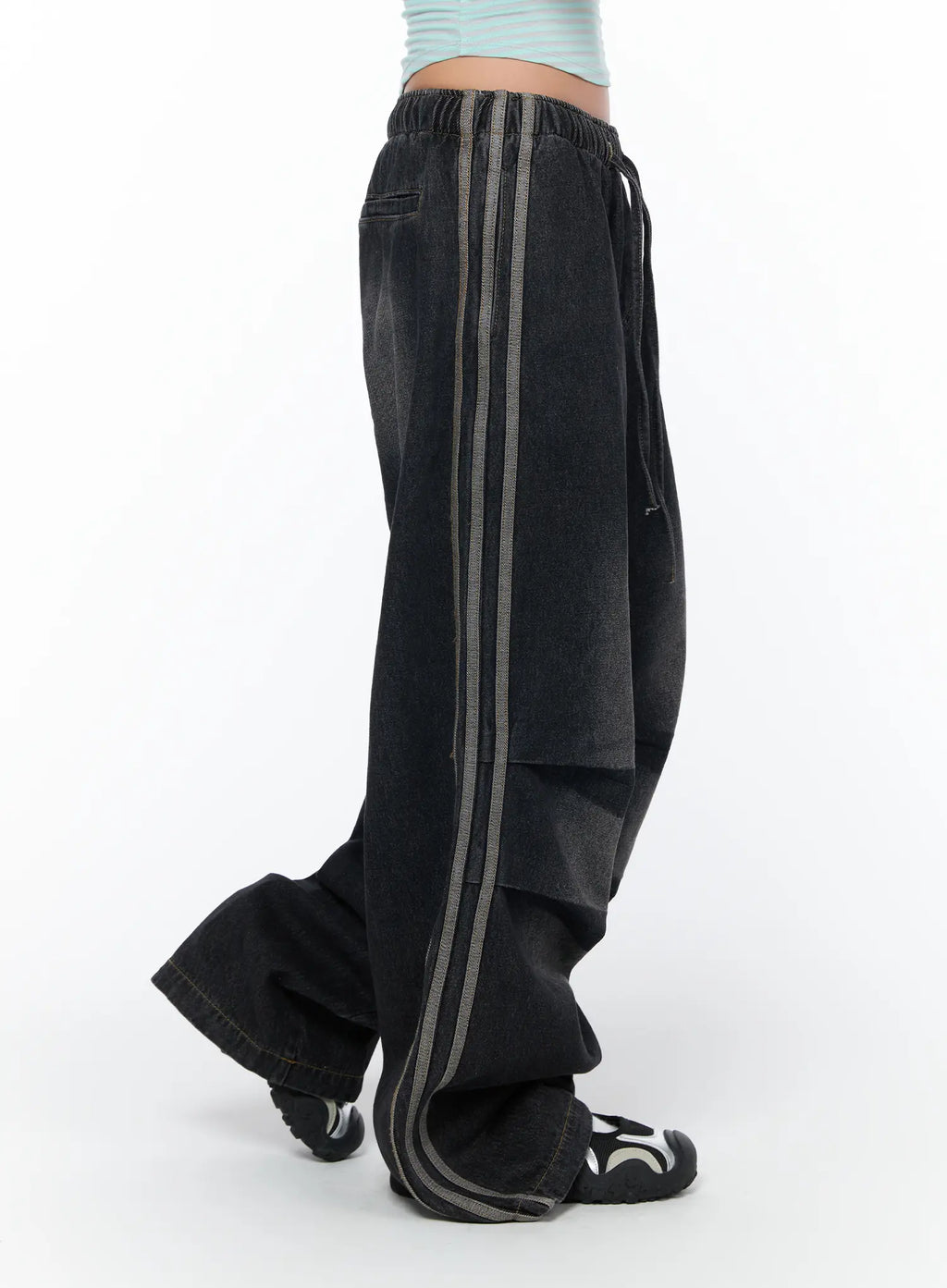 Raelyn Wide Leg Track Balloon Jeans CA515