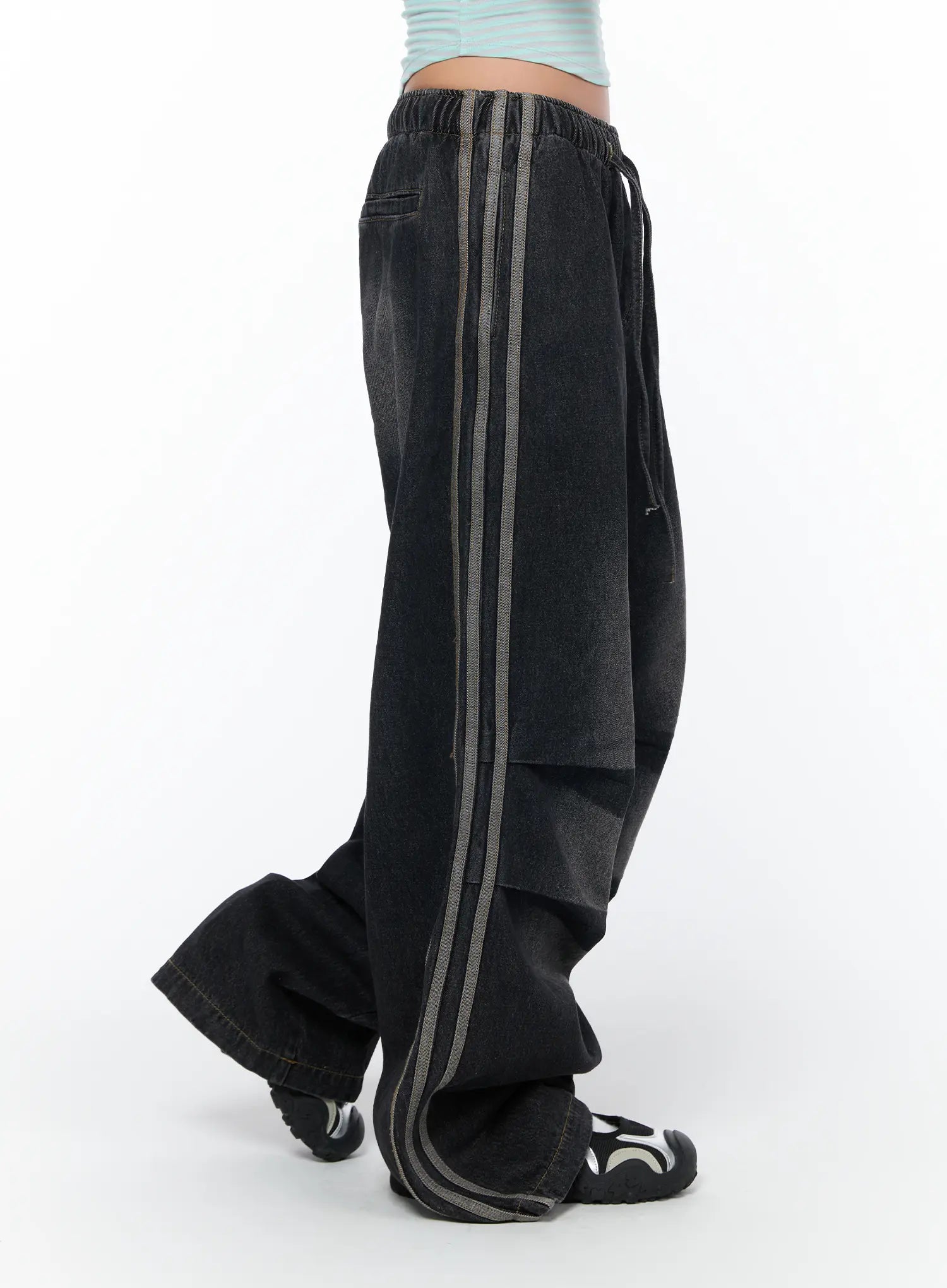 Raelyn Wide Leg Track Balloon Jeans CA515