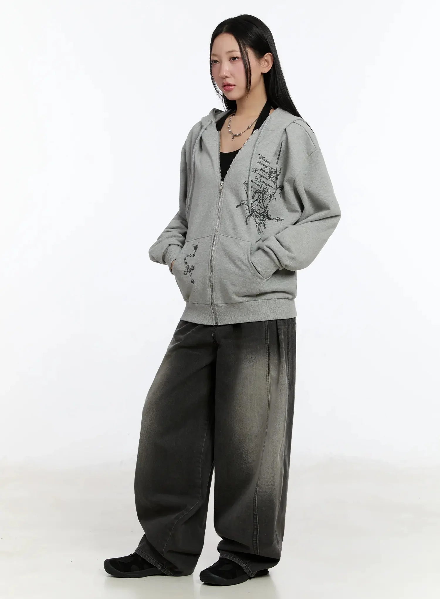 Yunho Oversized Wing Print Jeans IF526