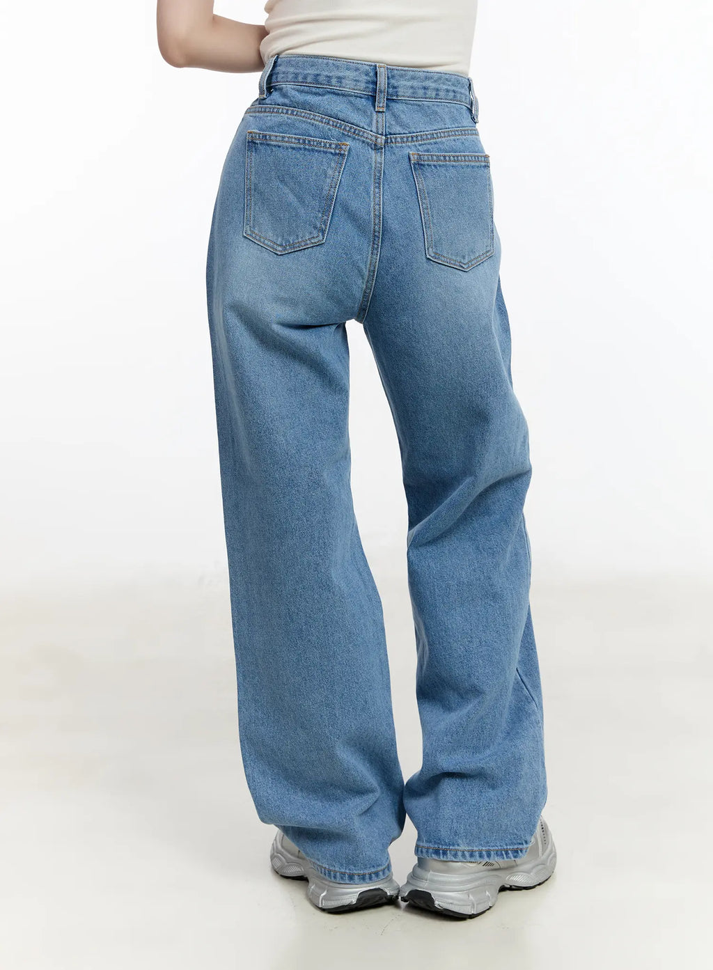 Zuri Classic Straight Jeans CM505