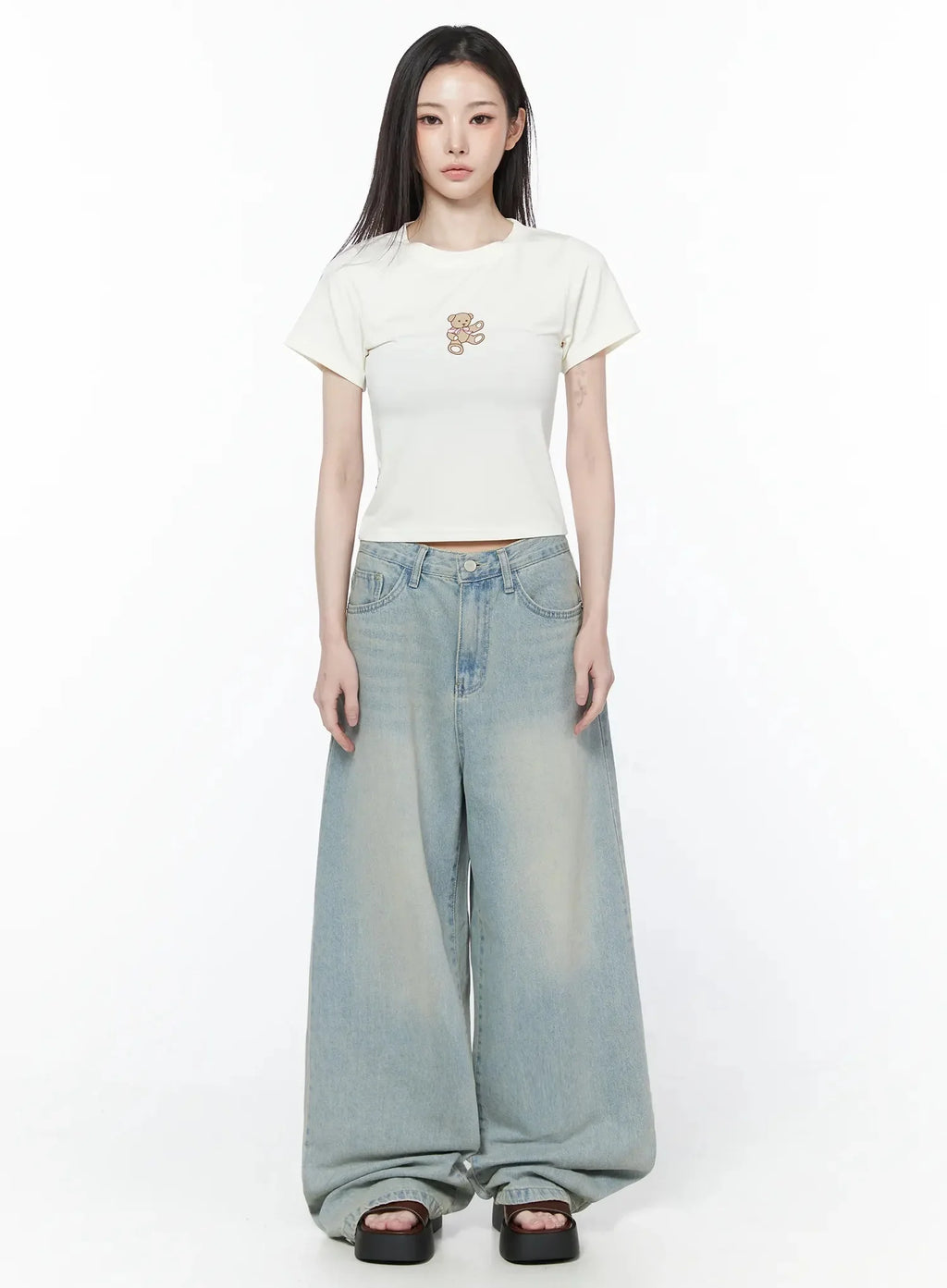 Zion Light Wash Wide-Leg Jeans IY514