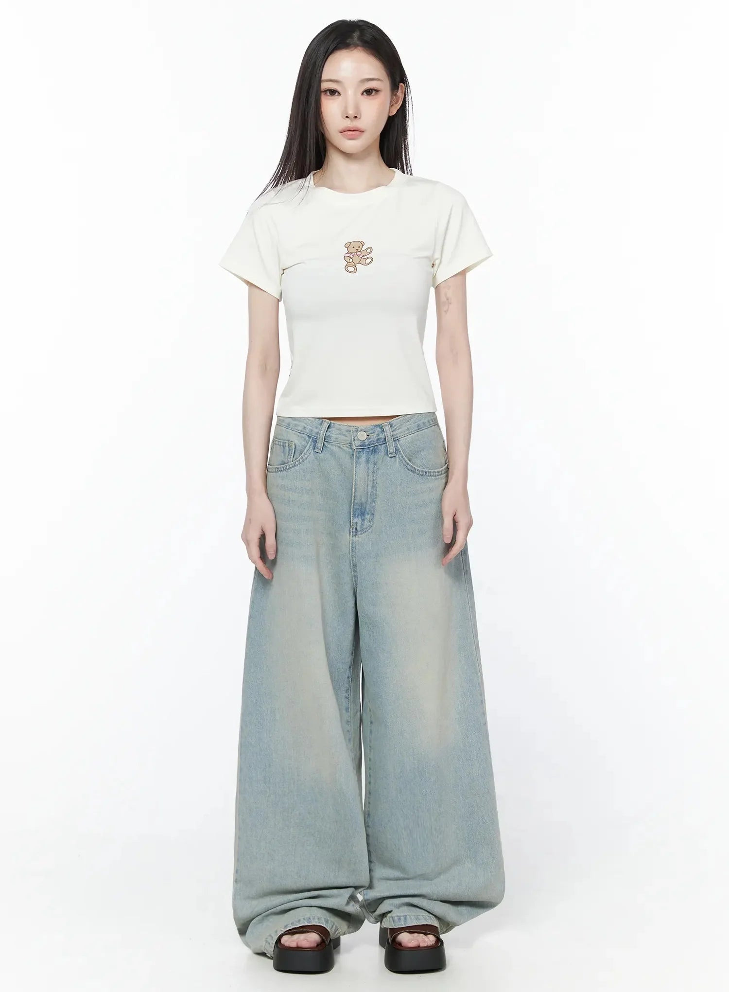 Zion Light Wash Wide-Leg Jeans IY514