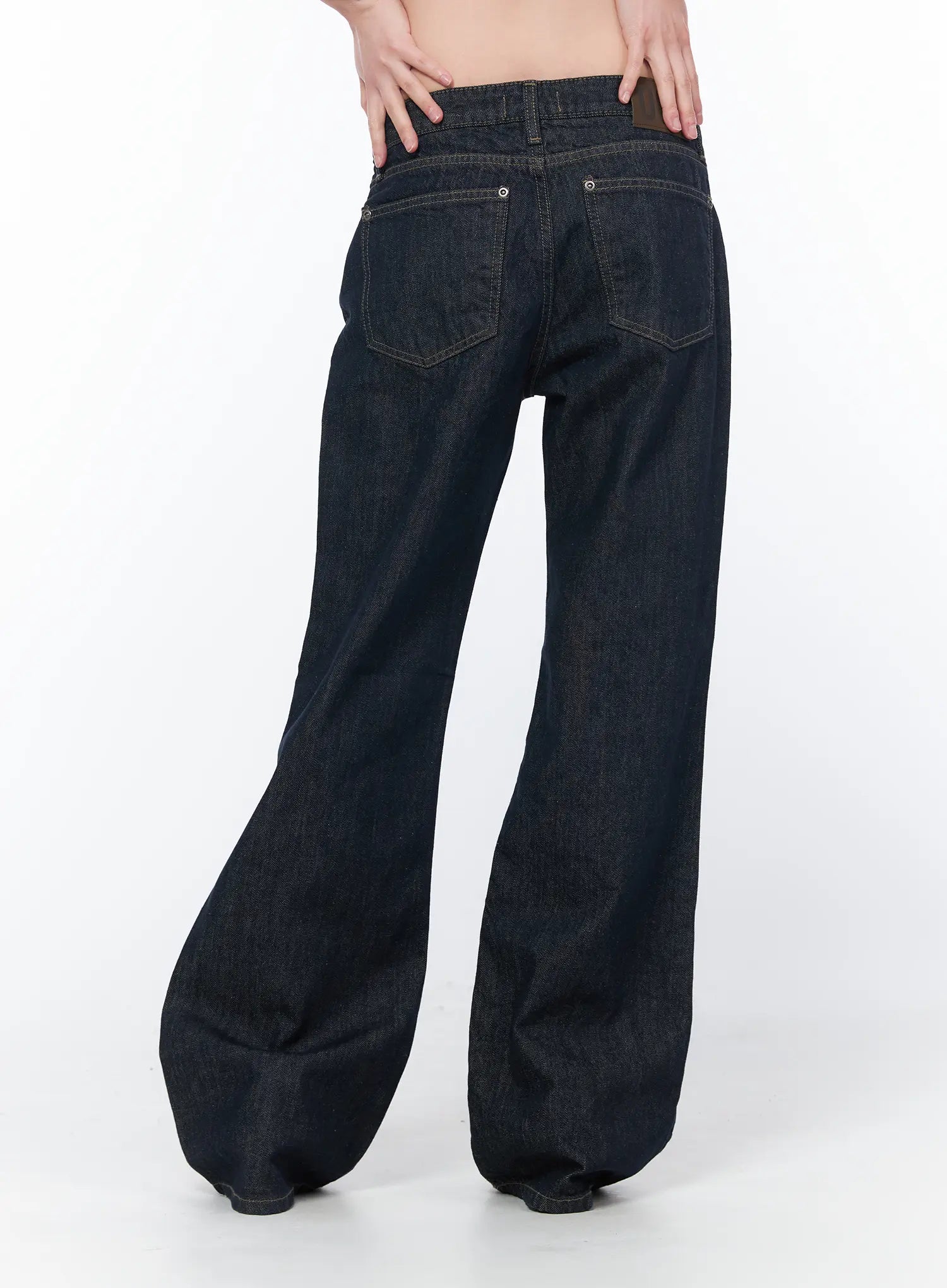 Keziah Straight-Leg Jeans CA529