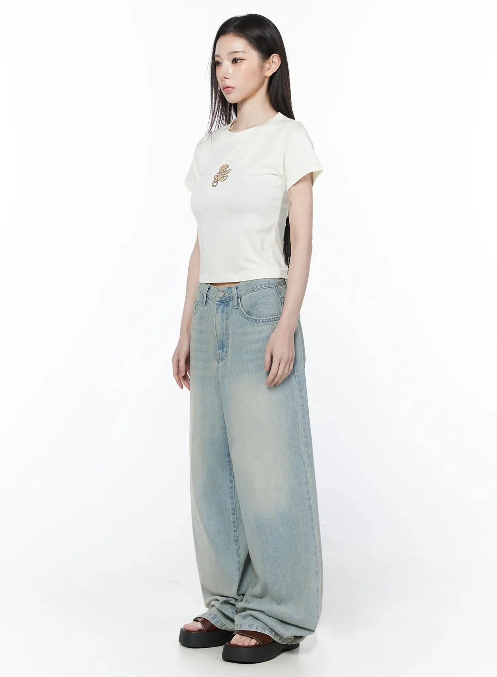 Zion Light Wash Wide-Leg Jeans IY514