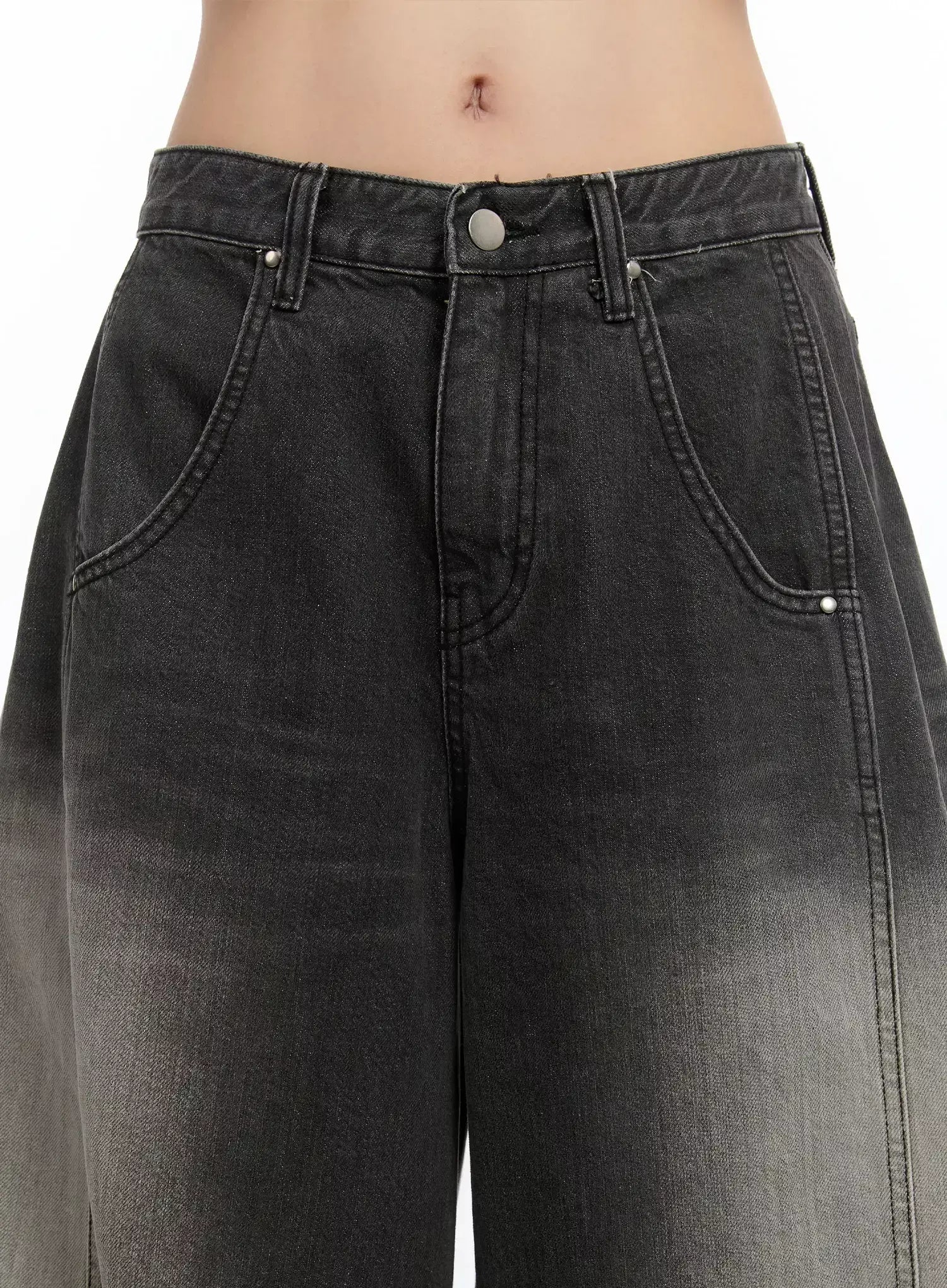 Yunho Oversized Wing Print Jeans IF526