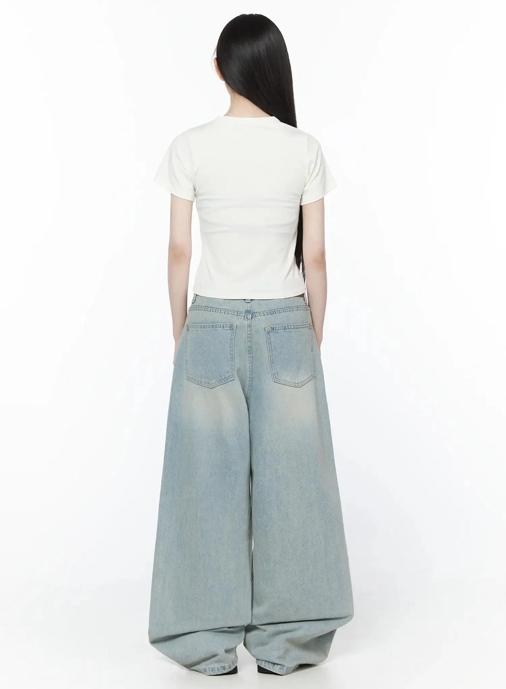 Zion Light Wash Wide-Leg Jeans IY514