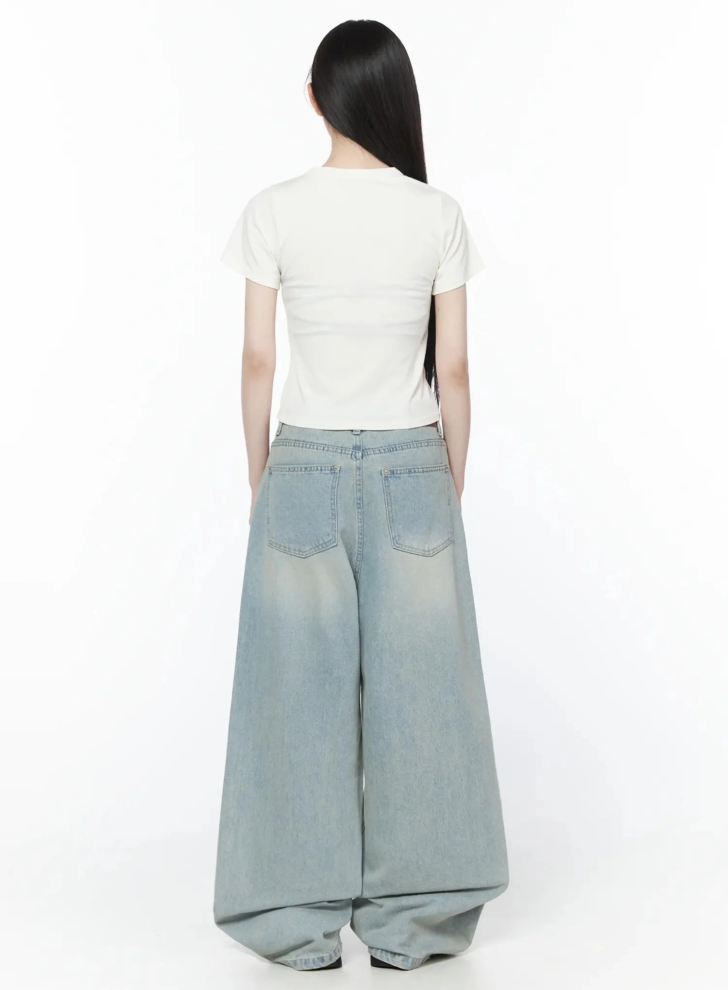 Zion Light Wash Wide-Leg Jeans IY514