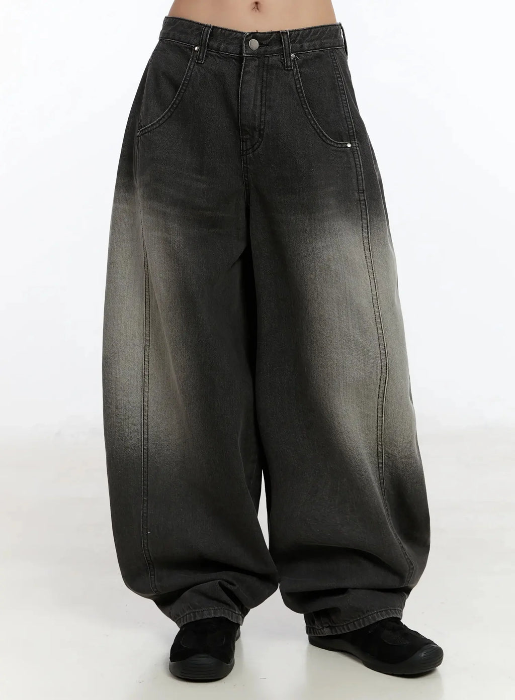 Yunho Oversized Wing Print Jeans IF526