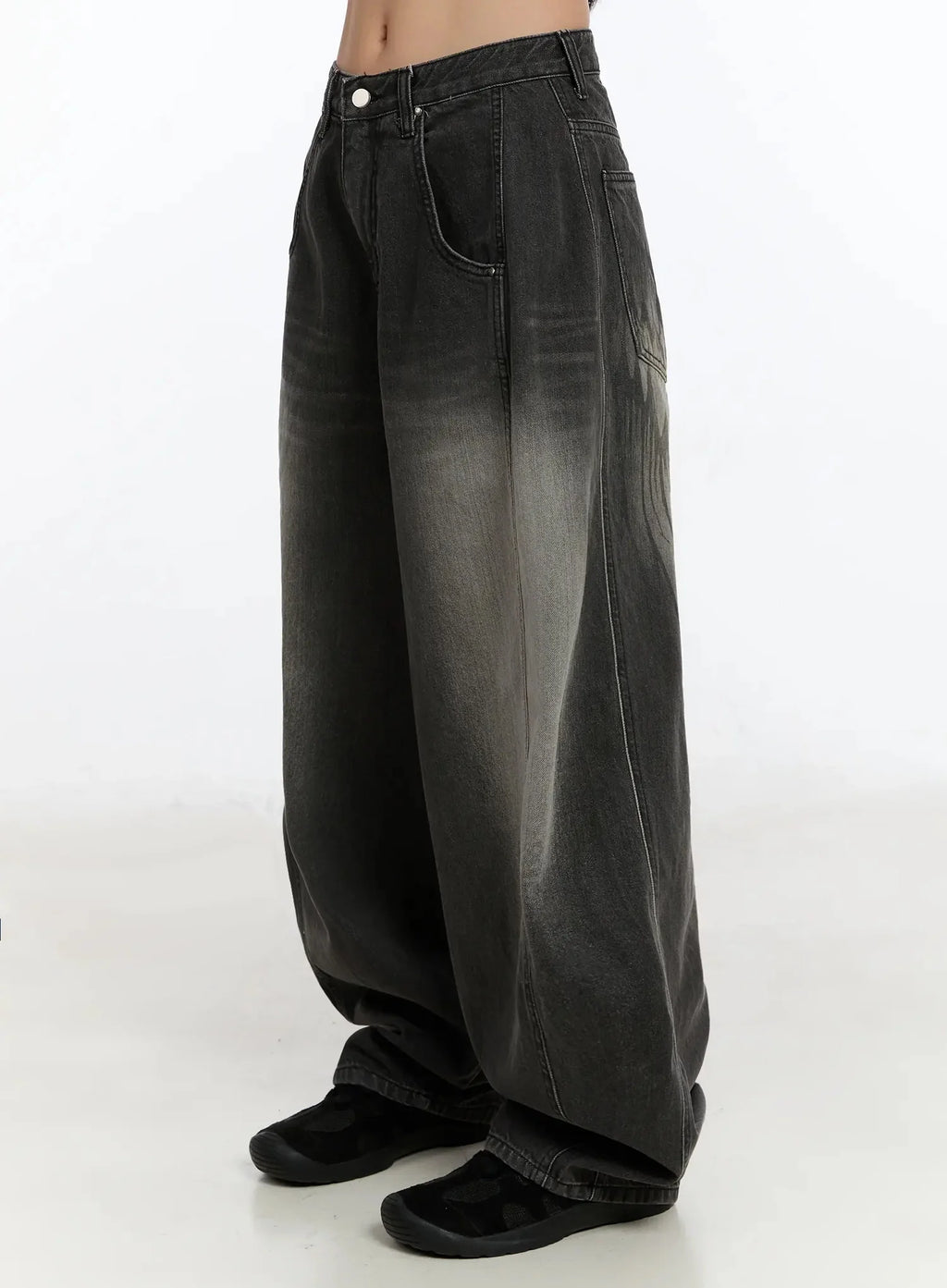 Yunho Oversized Wing Print Jeans IF526