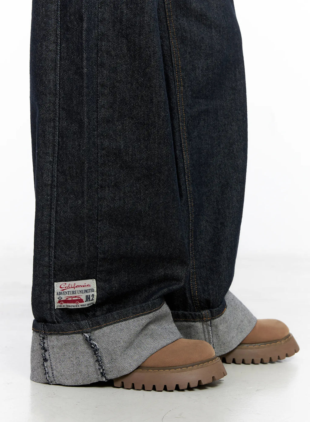 Oakley Cuffed Wide-Leg Jeans CS511