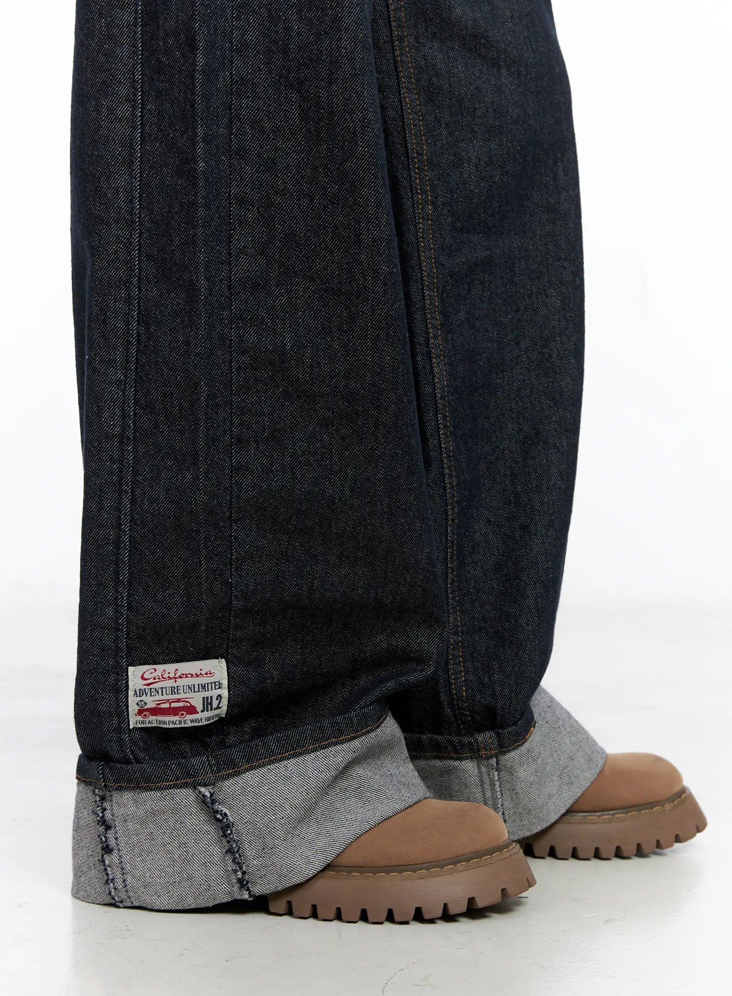 Oakley Cuffed Wide-Leg Jeans CS511