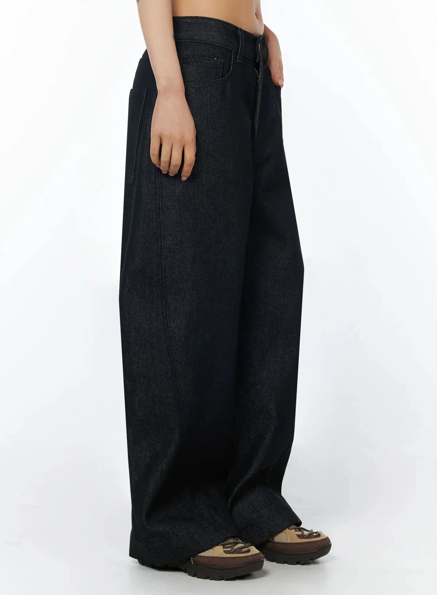 Evania Low-Rise Baggy Jeans IU508