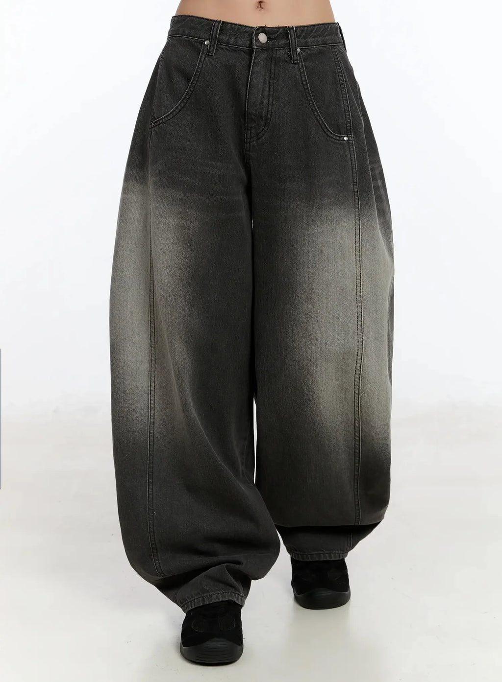 Yunho Oversized Wing Print Jeans IF526