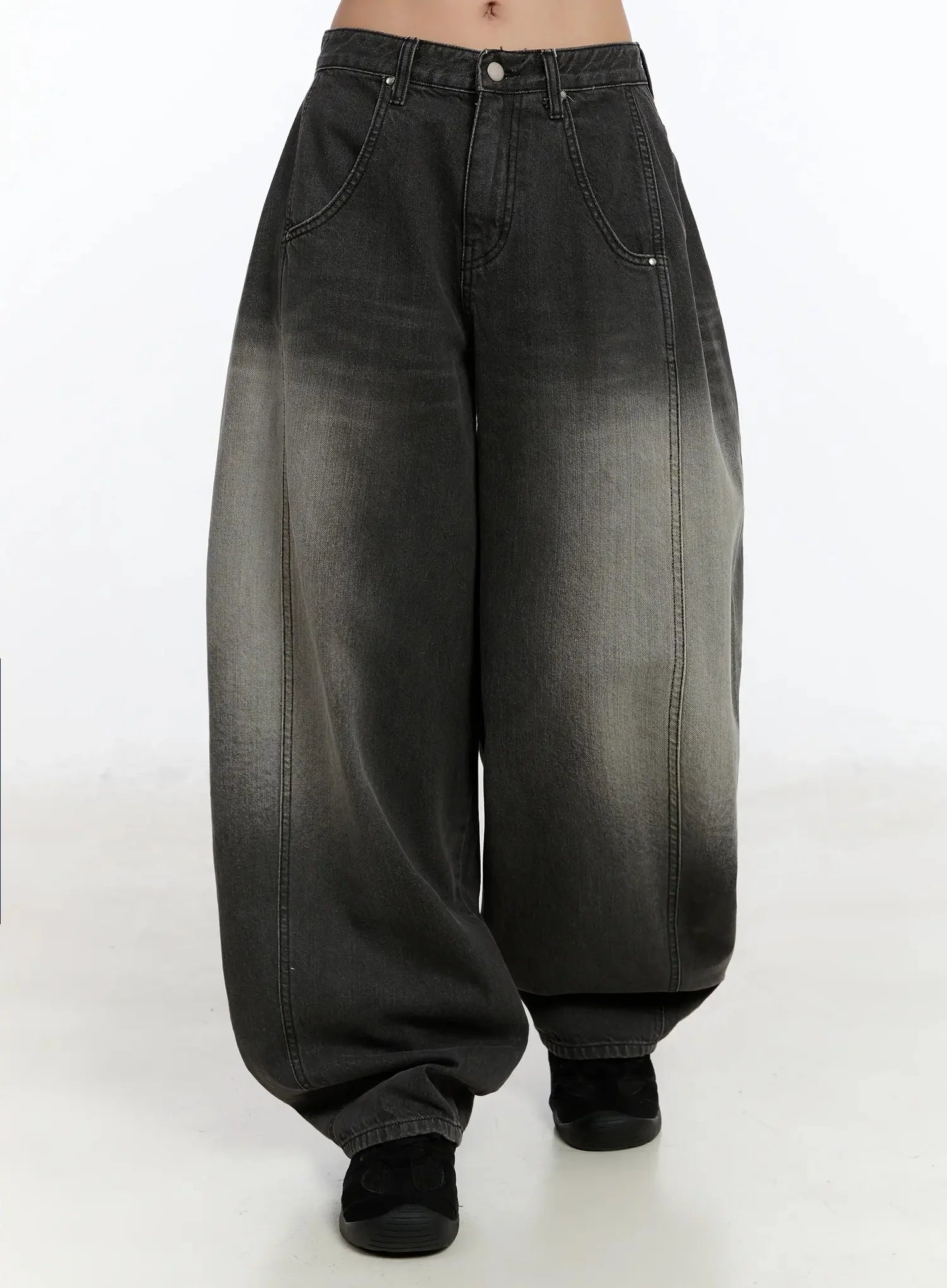 Yunho Oversized Wing Print Jeans IF526