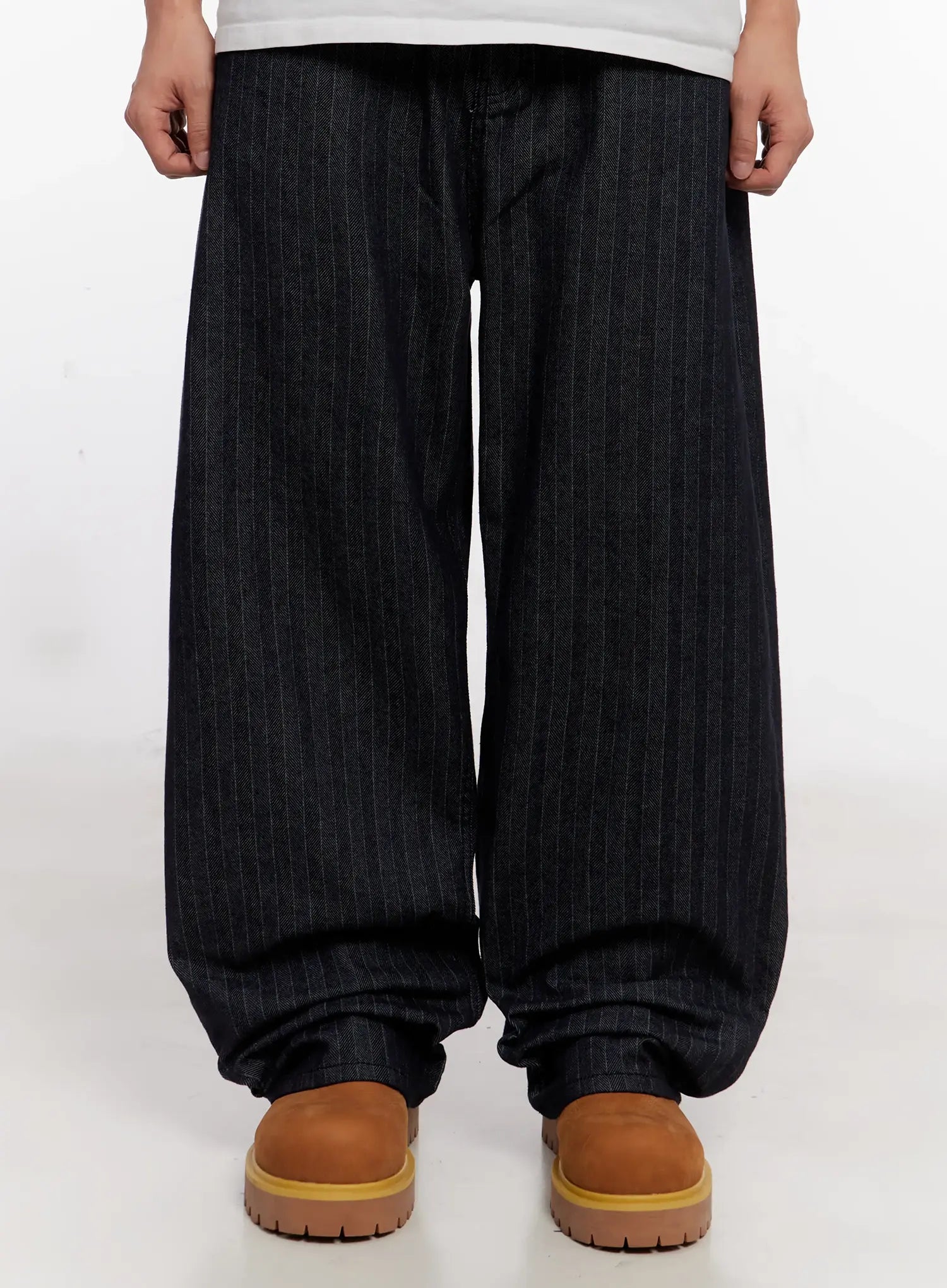 Men's Stripe Wide-Leg Jeans with Patch Detail IO523