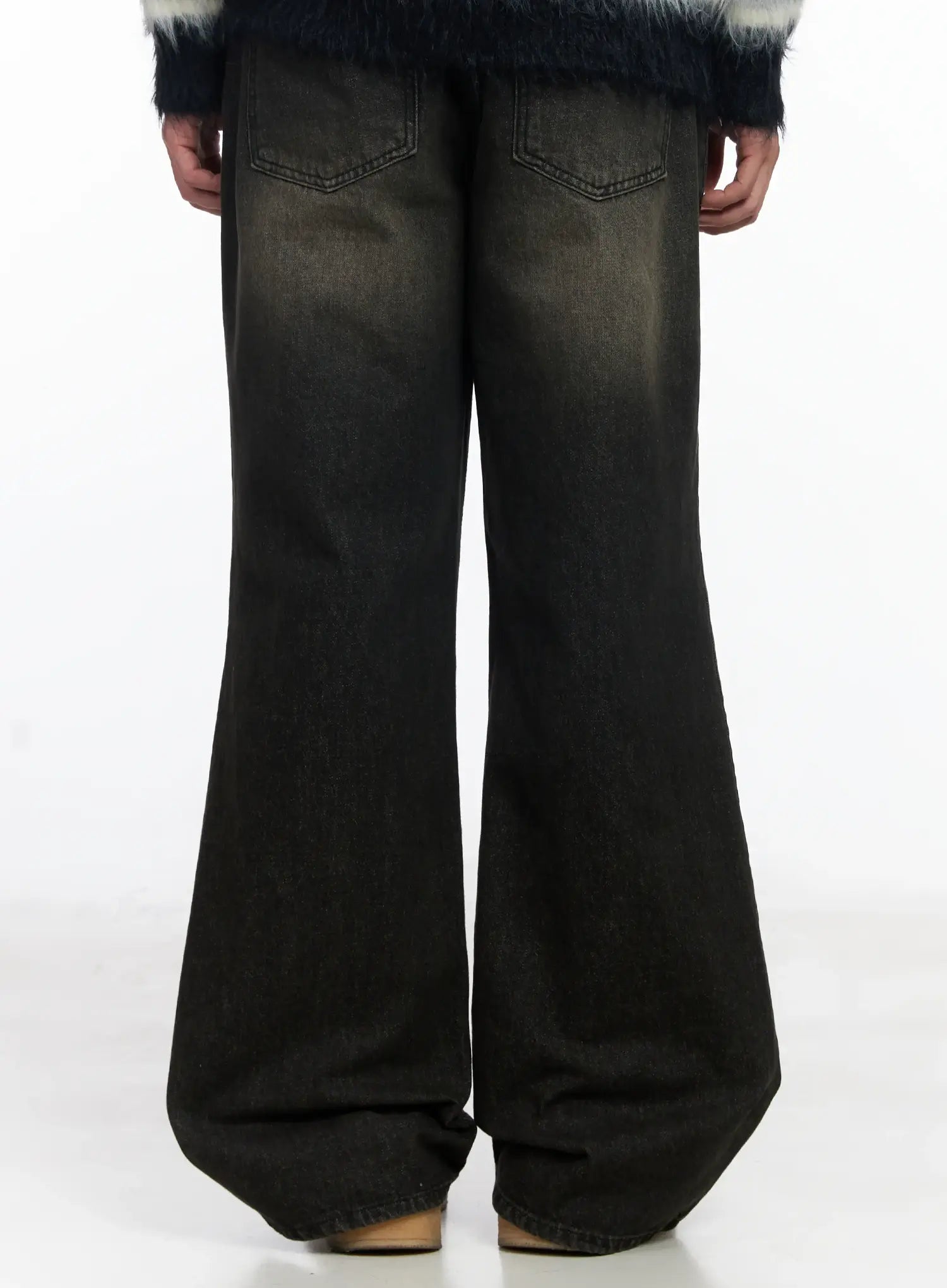 Men's Black Semi-Flared Jeans IJ521