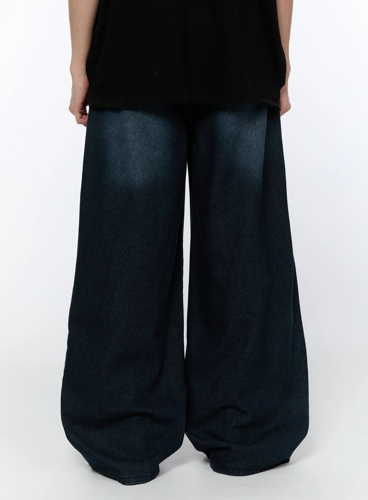 Men's Wide Leg Dark Washed Jeans IA520