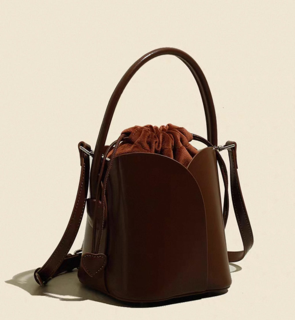 Elegance Charm – Genuine Leather Bucket Bag with Top Handle and Adjustable Strap