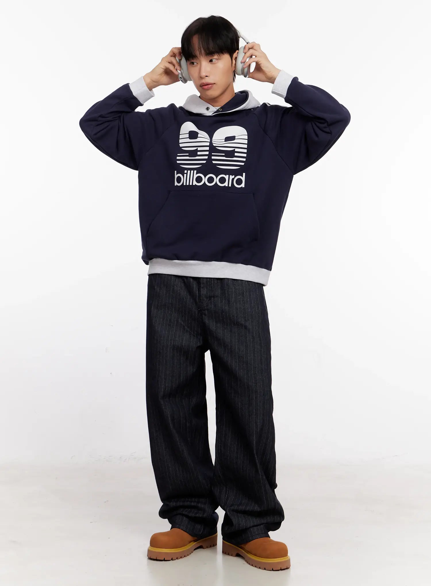 Men's Stripe Wide-Leg Jeans with Patch Detail IO523