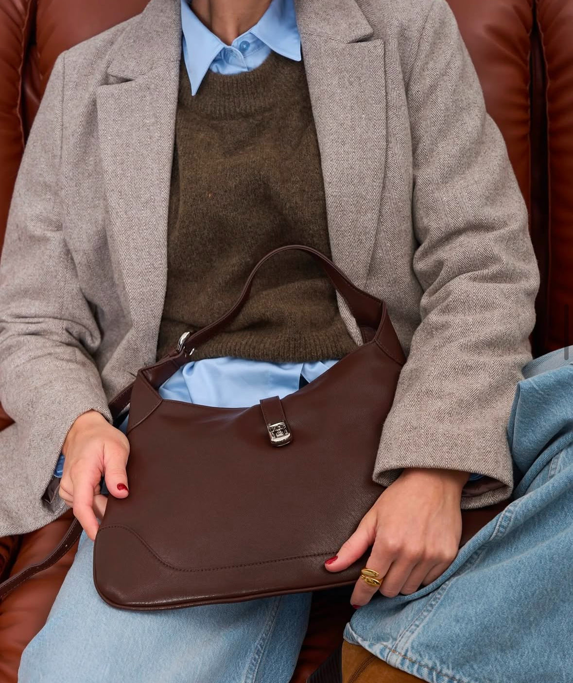Elegant Leather Hobo Bag – Soft and Spacious