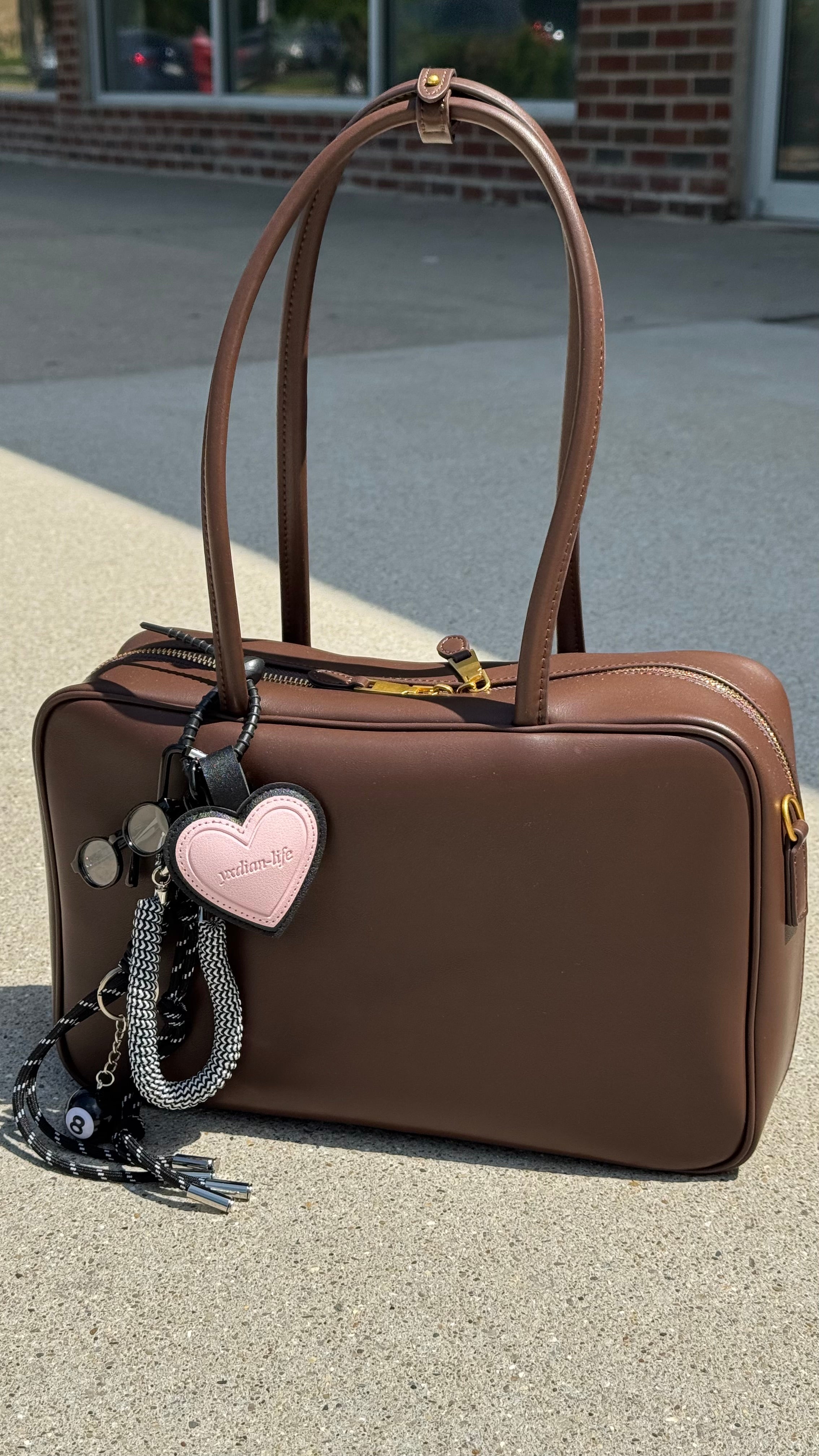 Linea Eleganza — Classic Genuine Leather Bag with Adjustable Strap. Women’s shoulder bag