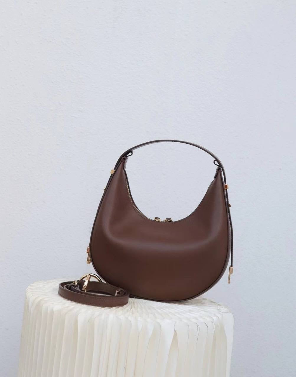 Luxe Harmony — a versatile bag with an adjustable strap