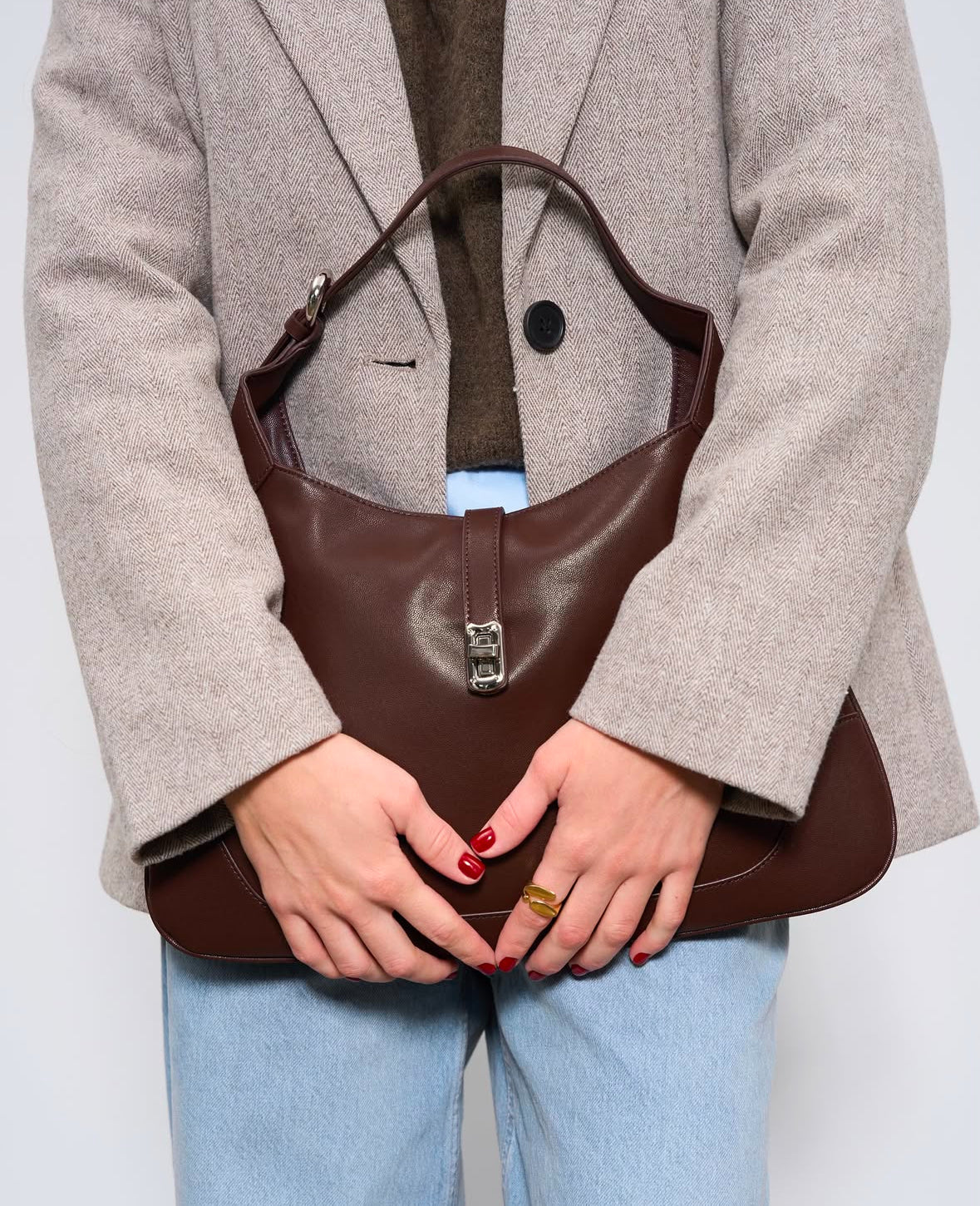 Elegant Leather Hobo Bag – Soft and Spacious