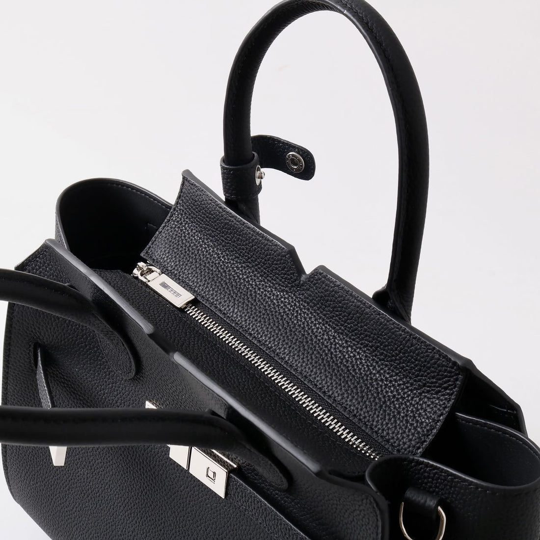 AURORA STRUCTURE” — the leather power bag for everyday icons