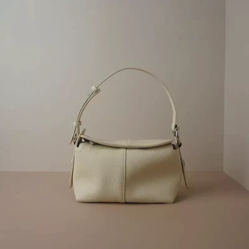 Genuine Leather Shoulder Bag – Timeless Elegance  Everyday Functionality
