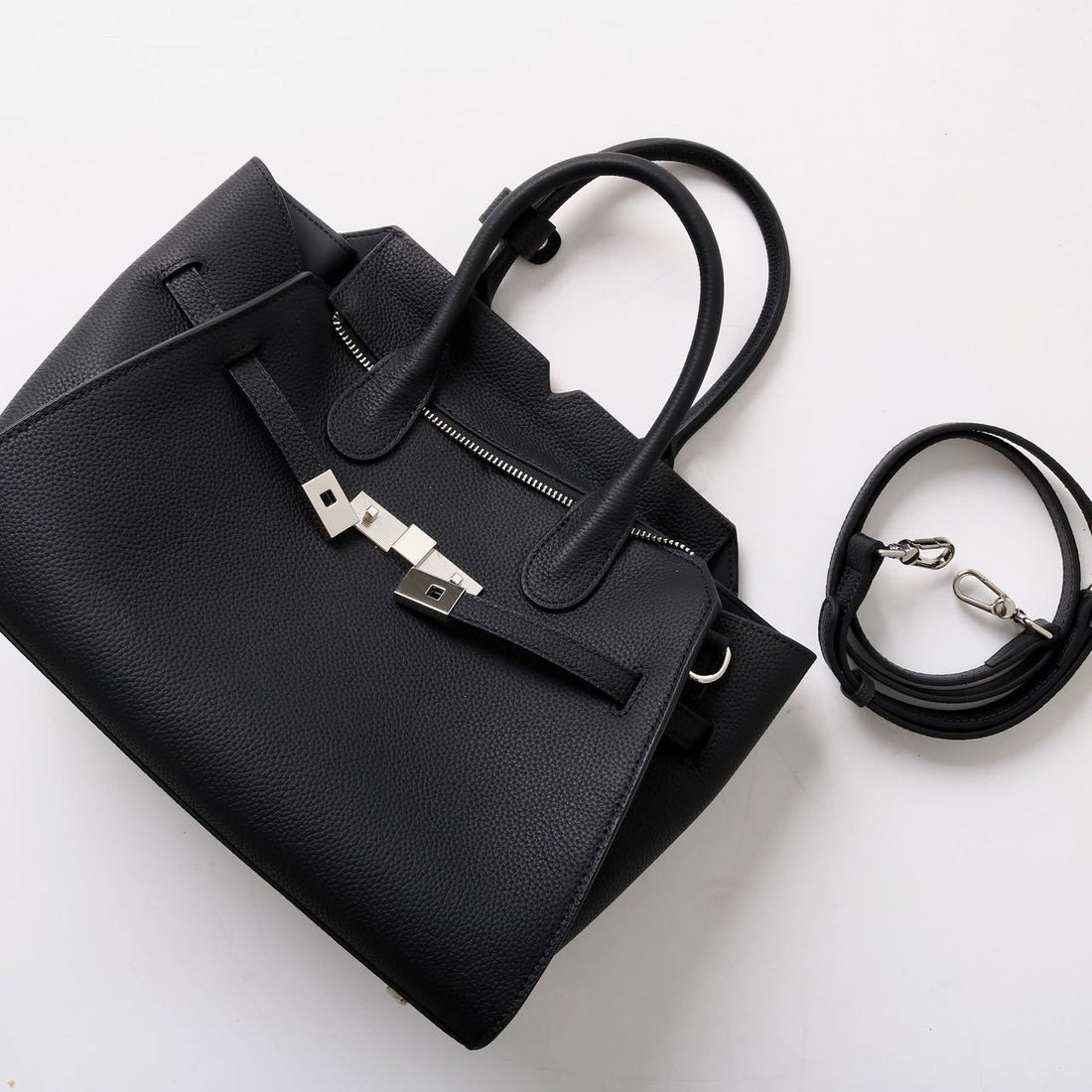 AURORA STRUCTURE” — the leather power bag for everyday icons