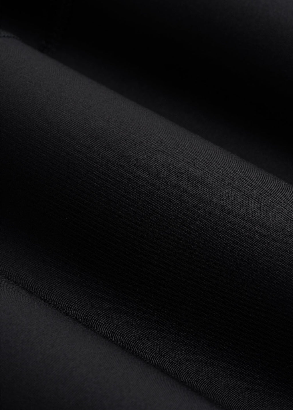 Fitted Hybrid Shorts for Tall Women in Deep Black