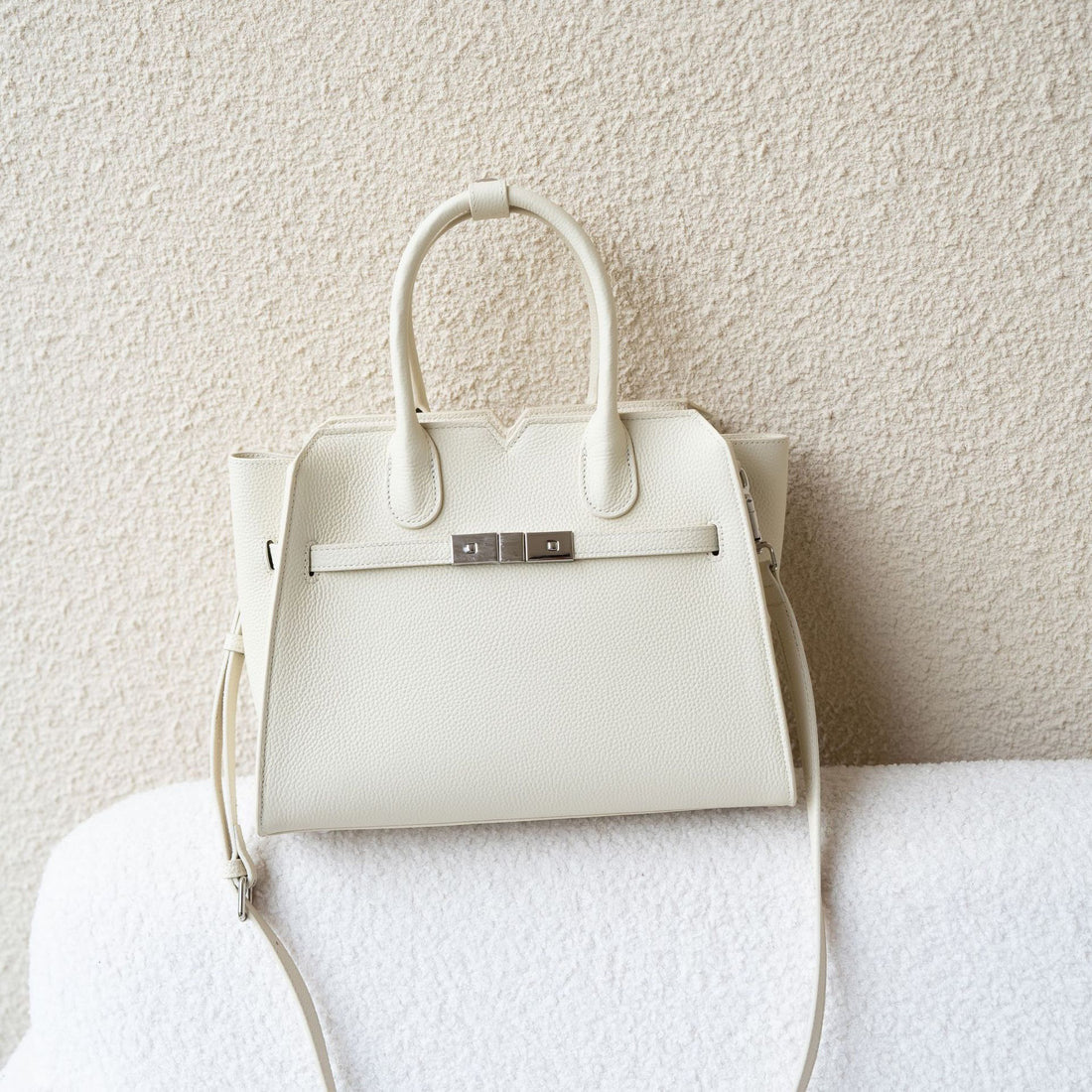 AURORA STRUCTURE” — the leather power bag for everyday icons