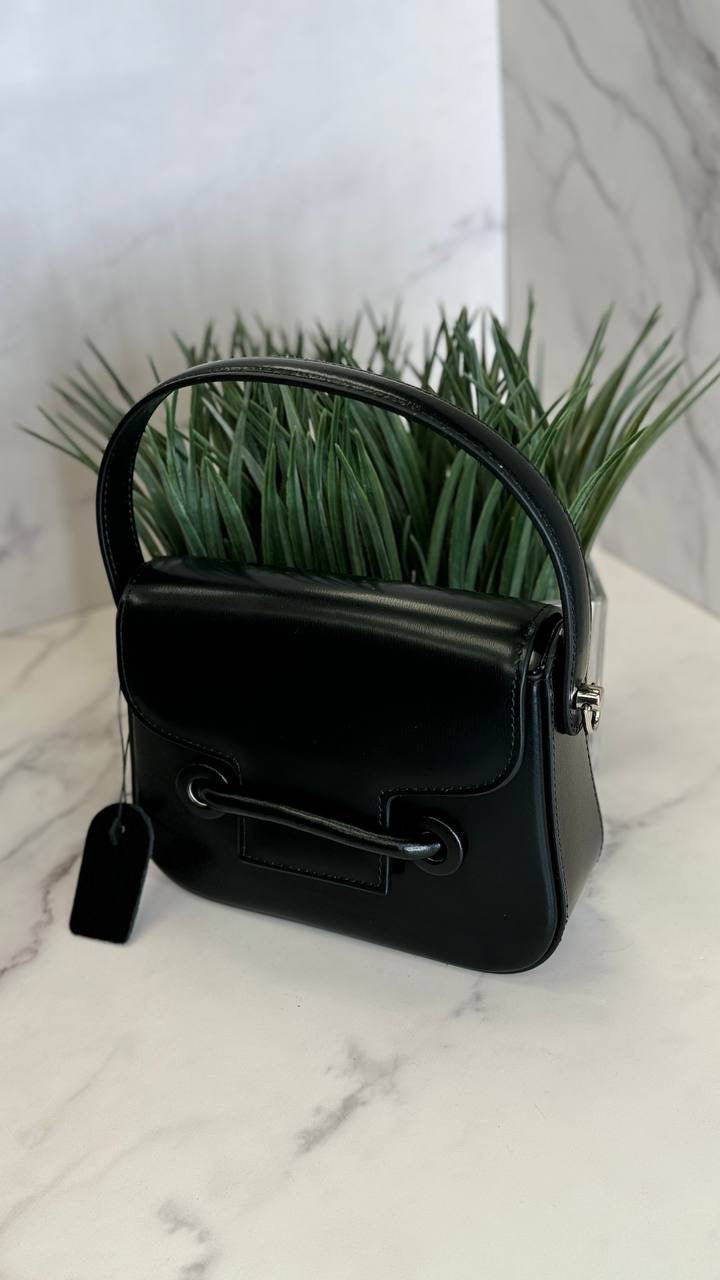 Élégance en Cuir – Genuine Leather Structured Top Handle Bag with Detachable Shoulder Strap